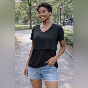 T-shirt for nursing mothers